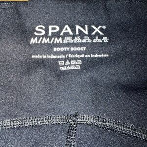spanx booty boost medium shorts black bike short 